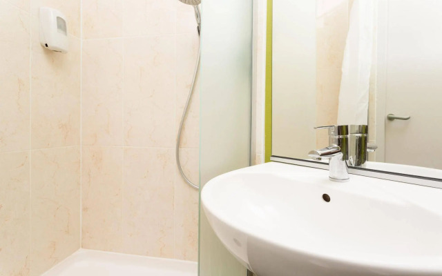 B&B HOTEL Strasbourg Nord Artisans