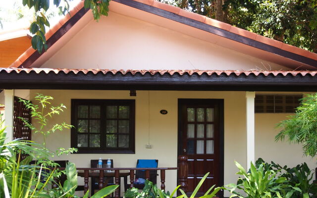 Harry's Bungalows & Restaurant