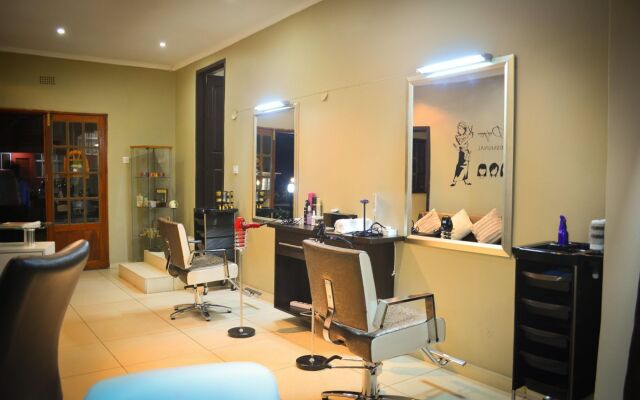 Serendib Suites & Conference Center
