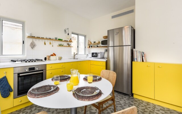 One of a kind Bright Modern and Central