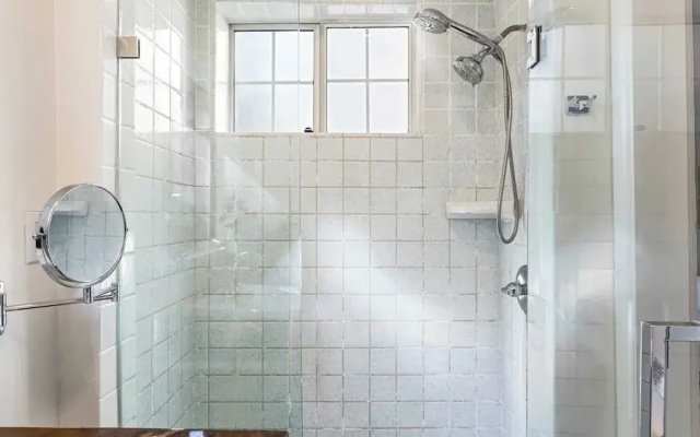Spanish Revival Charm in Silver Lake w/ Patio, BBQ & Walkable Location Maltman Manor by Avantstay