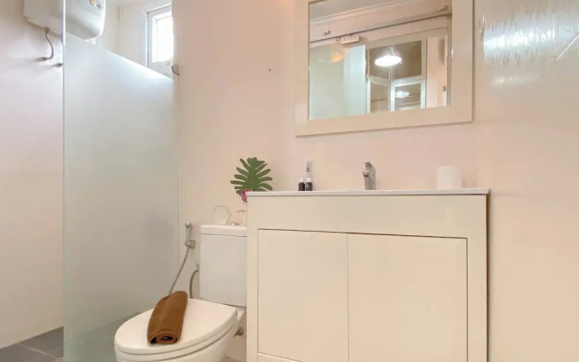 Strategic And Homey 2Br At Grand Palace Kemayoran Apartment