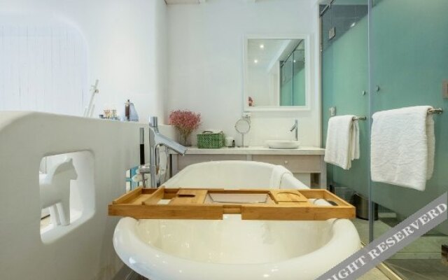 Qushe Light Luxury Hotel