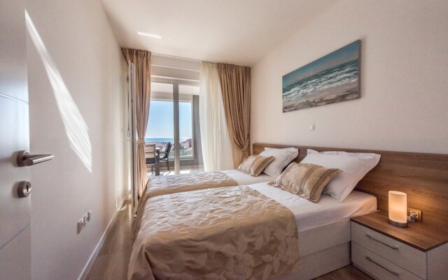 Apartments with Pool Villa Zora