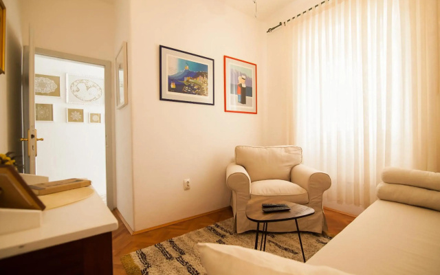 Apartment House Art Bol