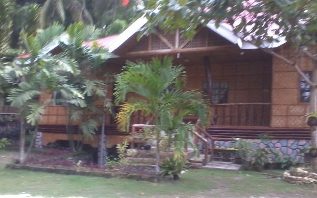 Hilltop Cottages and Resort