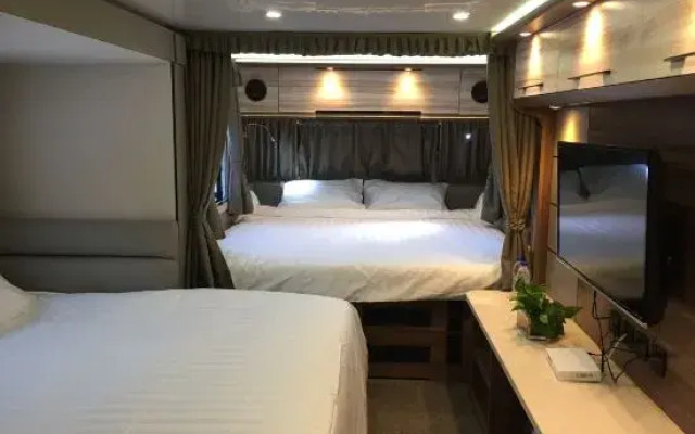 Zhongyang RV Hotel
