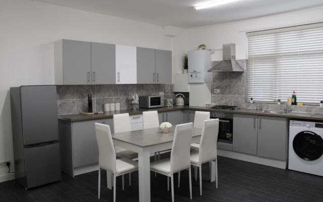 Lovely, Spacious 3 Bed House Close To City Centre