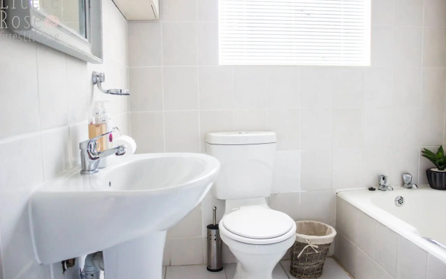 Little Rose Guesthouse & Self-Catering