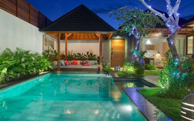 Luxury 4 Bedroom Villa With Private Pool, Bali Villa 2043