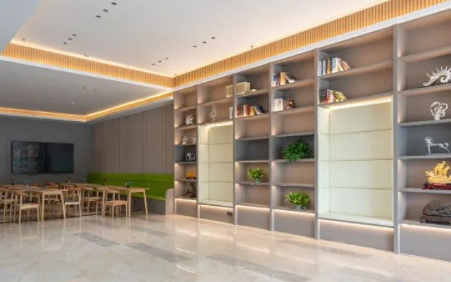 Home Inn Huayi Hotel (Guangzhou Panyu Changlong High-speed Railway South Station)