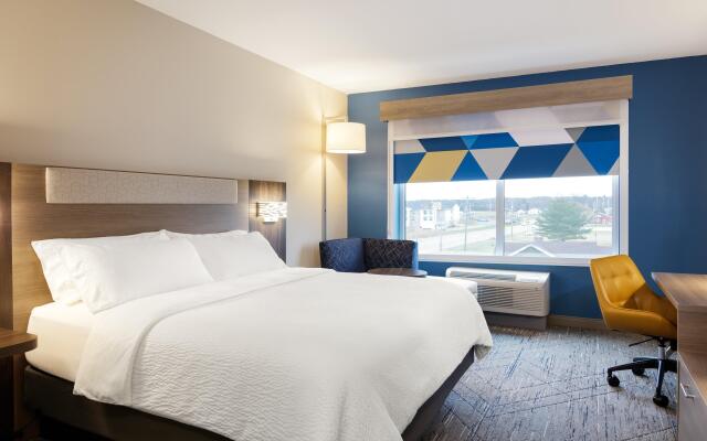 Holiday Inn Express Hotel & Suites Brady by IHG