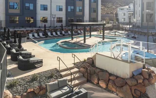 Cliffside Vista Stay for 7!