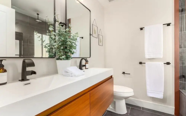 Broadway Palms Private Pool Chef Kitchen Office