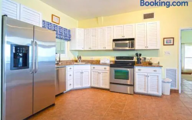 Cayman Castle & Guesthouse by Grand Cayman Villas & Condos