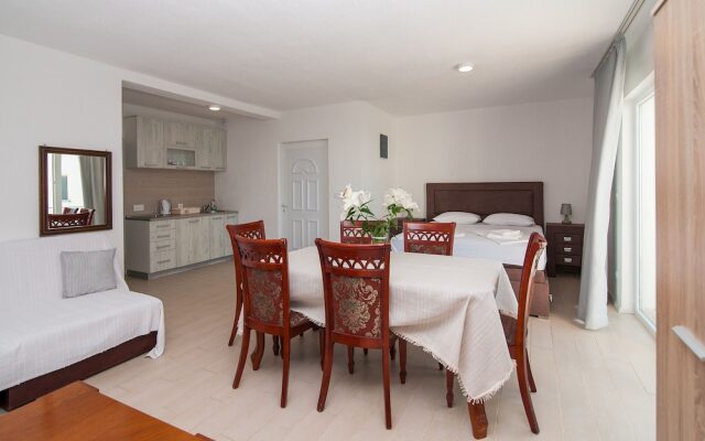 Open Sea Luxury Apartments