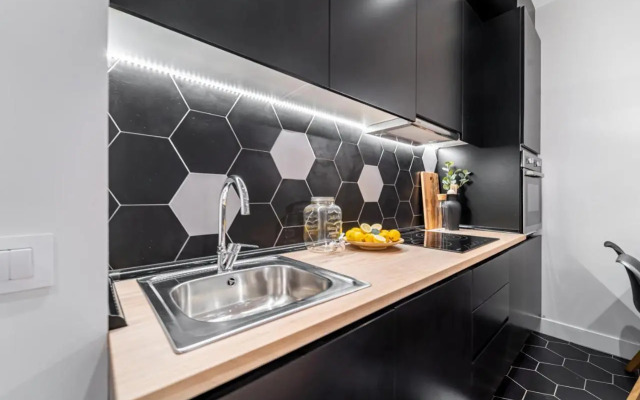 EdSam Madrid Apartments Black