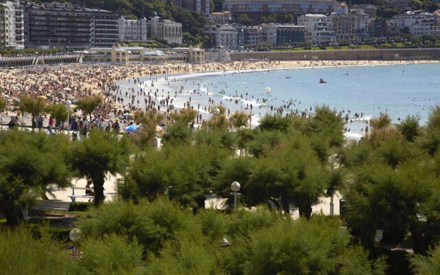 Playa de La Concha 10 Apartment by FeelFree Rentals