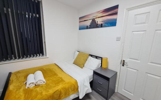 West Street 3-Bed 3-Ensuite Apartment Leicester
