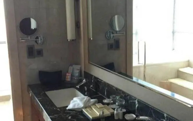 Soluxe Hotel