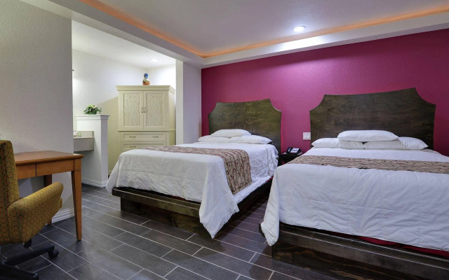 Romantic Inn & Suites