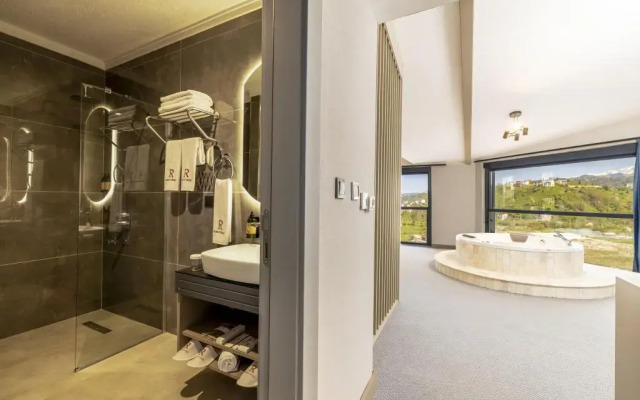 Rossi Luxury Hotel