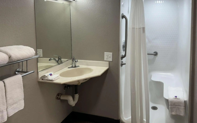 Motel 6 Bradenton, FL