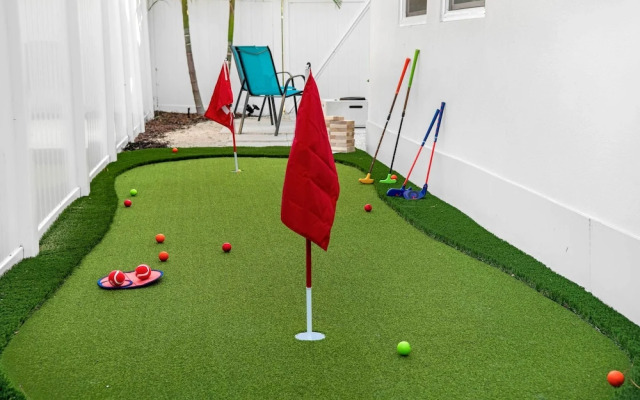 Heated Pool, Mini Golf & Cabana: Bradenton Retreat