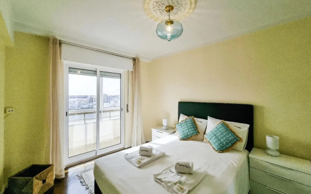 FLH Faro Family Flat with Balcony