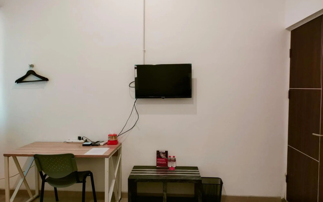 OYO 1957 Riverside Residence