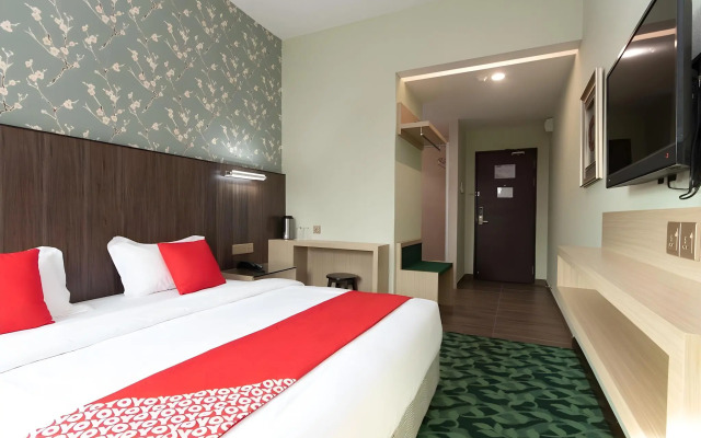 OYO 89375 Regent Hotel