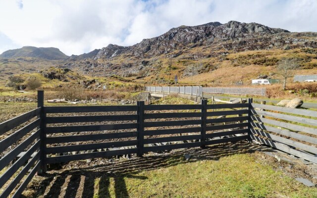 19 Cwmorthin Road