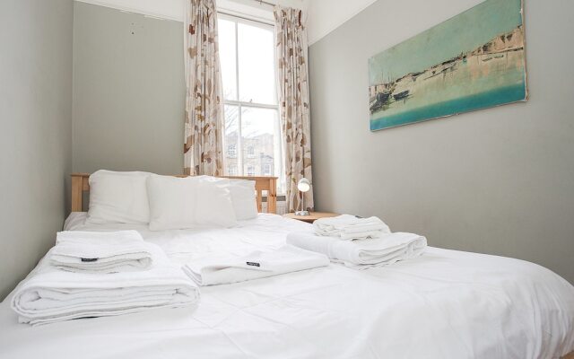 Bright 1 Bedroom Flat in Oval