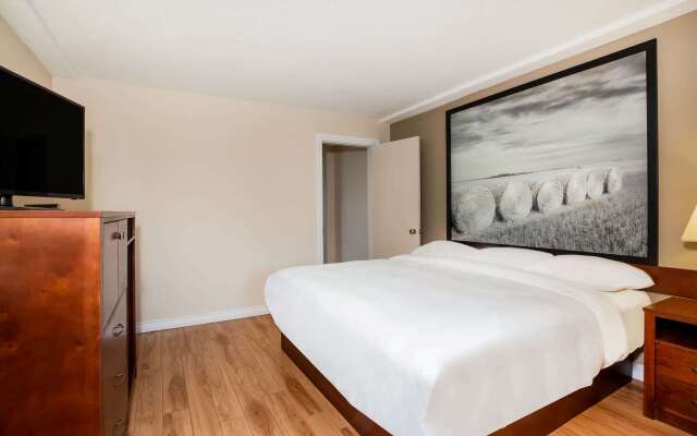 Super 8 by Wyndham Smoky Lake