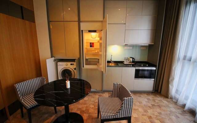 Expressionz Professional Suites by HnH