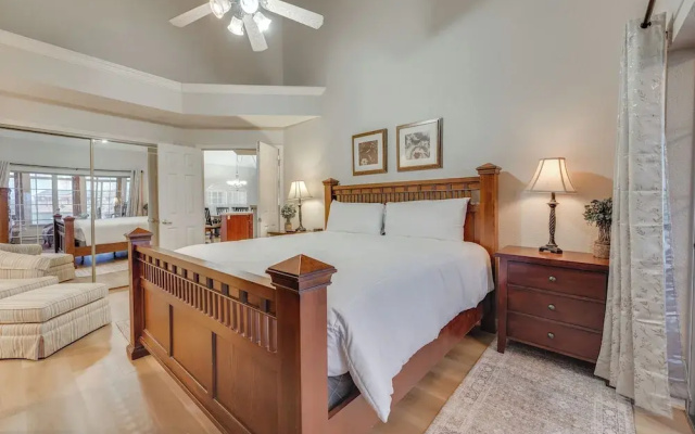 Walk to Branson Strip: Inviting Condo!