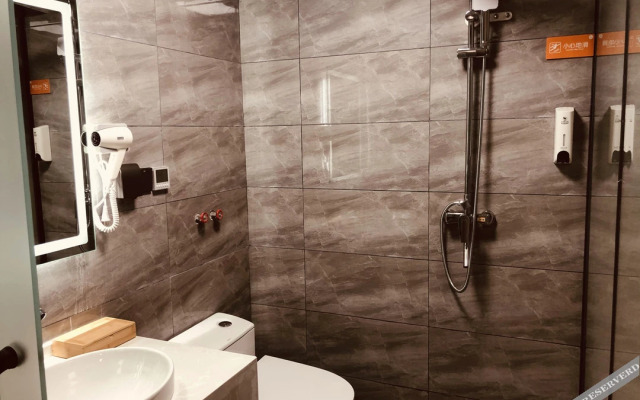 Riste Hotel (Luoxin industrial cluster, Xin'an County)