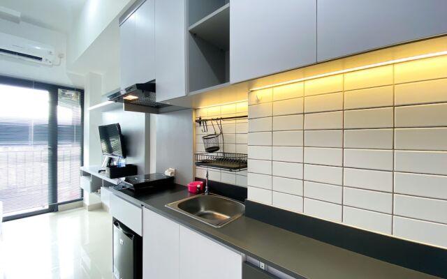 Cozy Stay Studio At Sayana Bekasi Apartment