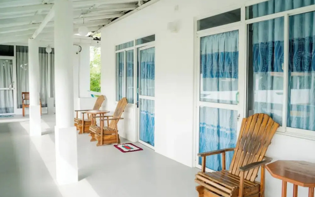 Asanka Surf House & Restaurant with pool