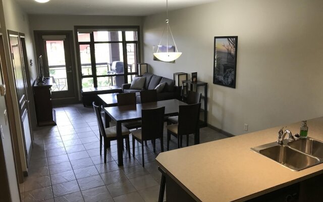 Upper Floor w/ Courtyard View #550