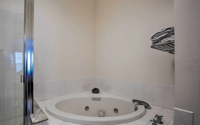 Saltwater Pool, Spa & Lanai: Bradenton Home