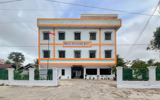 Urbanview Hotel Grand Seven One Kota — 3-star hotel in Manna