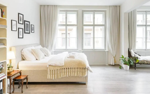 Stylish, Light-Filled Home in the Historic Center