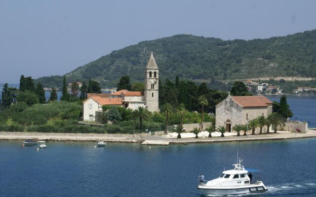 Coastal Apartment in Vis Near sea