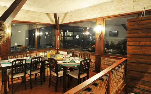 The Old House 1980 Family Hotel
