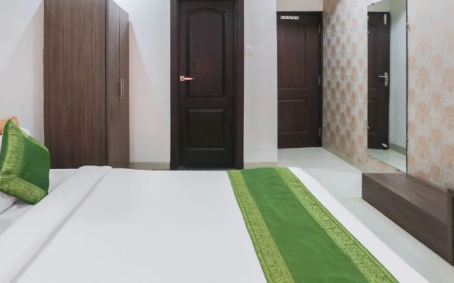 Oyo 3892 Hotel Divya Palace