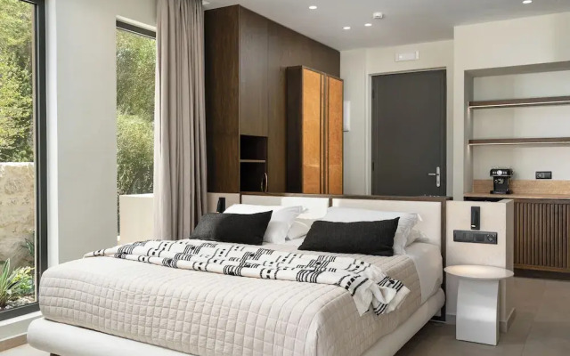Dyo Beach Suites
