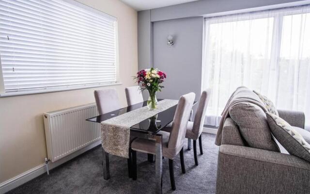 Tallets Apartment with Balcony & Parking