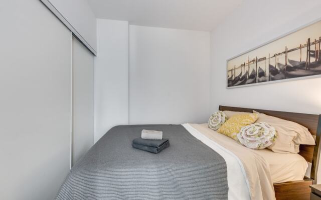 Stylish New 2BR Luxury Condo w Parking