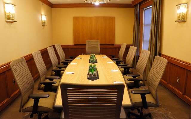 Best Western Plus Lamplighter Inn & Conference Centre